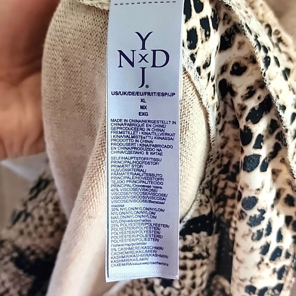 NYDJ Cashmere blend Sweater with attached blouse size XL - Picture 6 of 7